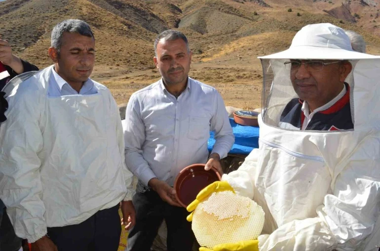 Siirt İl Tarım Müdürü Şanverdi: "Terörsüz Türkiye kapsamında dağlarımızda açacağımız yollar, bal üretimine büyük katkı sağlayacak" 