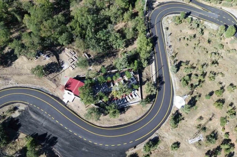 Siirt’te 23 bin 400 metrelik yolun çalışmaları tamamlandı 