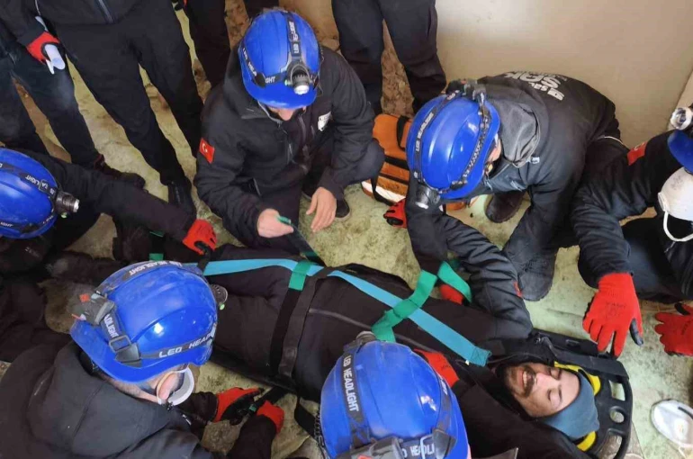 Siirt’te afetlere hazırlık için teorik ve saha akreditasyon eğitimi 