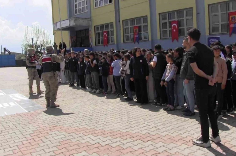 Siirt’te "Çocuk Gelişsin Dünya Değişsin" Projesi 