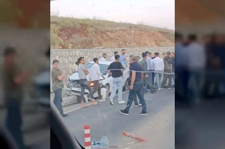 Siirt’te düğün konvoyunda korkutan kaza: 2 yaralı 