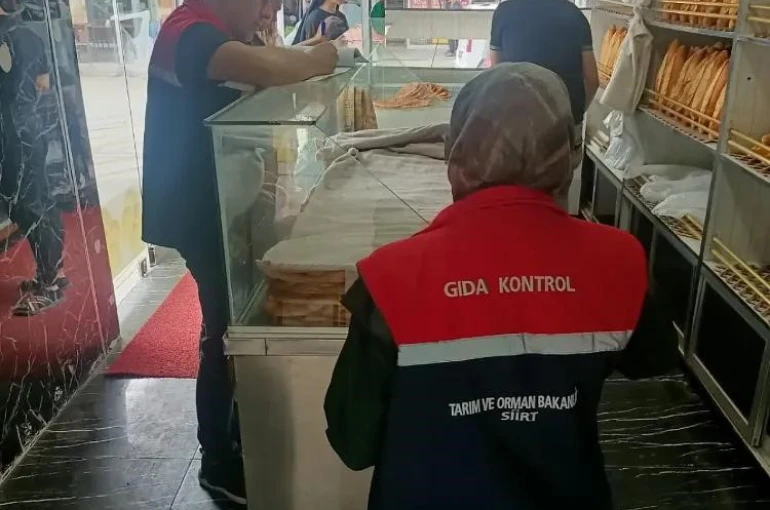 Siirt’te fırınlara sıkı denetim: Mevzuata aykırı hareket eden 5 fırına 526 bin lira ceza kesildi 