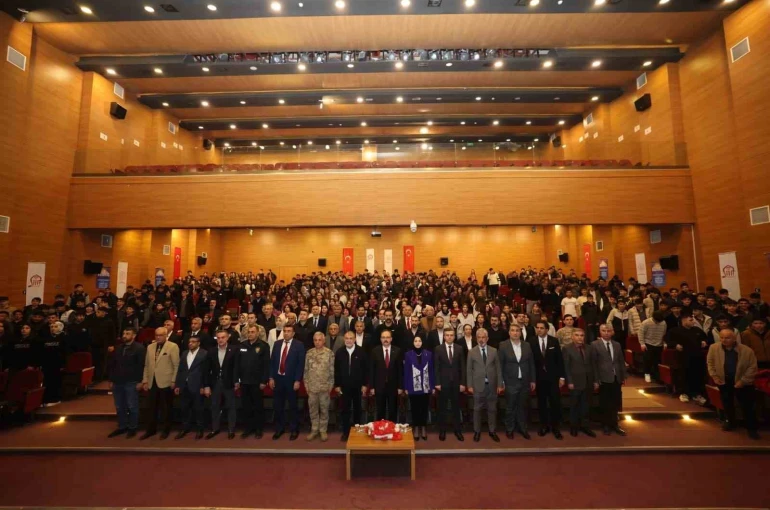 Siirt’te "Güneş Hadisesi" söyleşi programı düzenlendi 