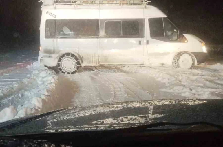 Siirt’te mahsur kalan 22 vatandaş, 3 saatlik çalışmanın ardından kurtarıldı 