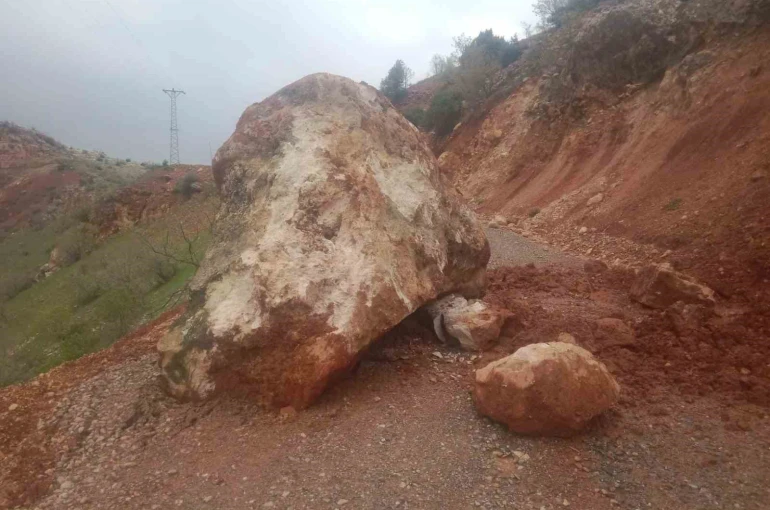 Siirt’te sel ve heyelanlar nedeniyle kapalı olan 70 köy yolu ulaşıma açıldı 