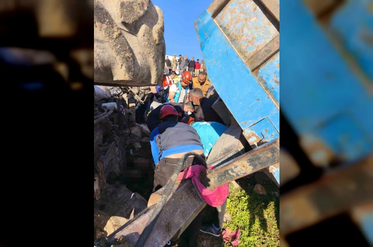 Siirt’te traktör devrildi: 2 ölü, 1 yaralı 