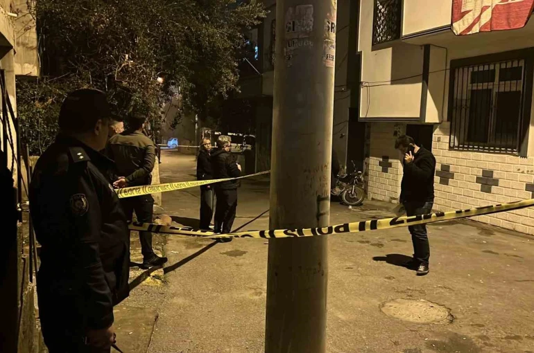 Silahlı kavgada evinin önünde duran genç kadın başından vurularak hayatını kaybetti 