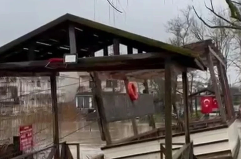 Şile’de sağanak su baskınlarına neden oldu 