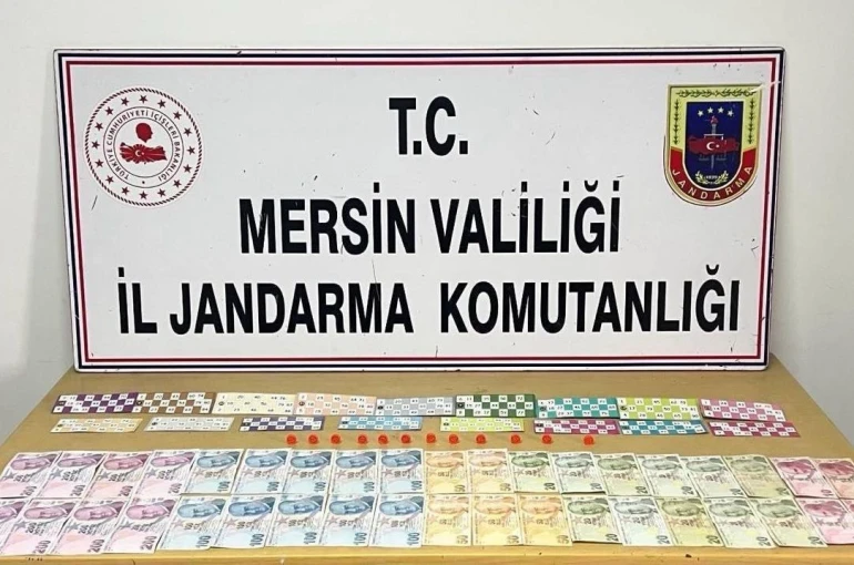 Silifke’de depoya kumar baskını: 21 kişi suçüstü yakalandı 