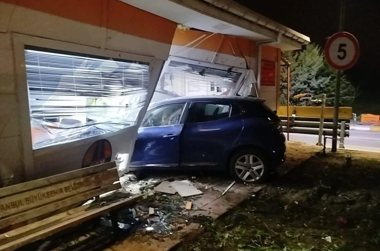 Silivri’de akollü sürücü kantar binasına çarptı: 1 ölü 