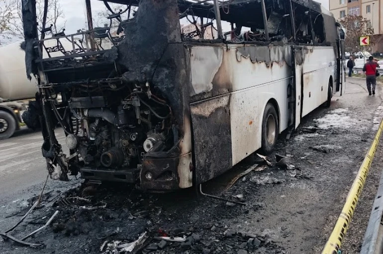 Silivri’de işçi servisi alevlere teslim oldu