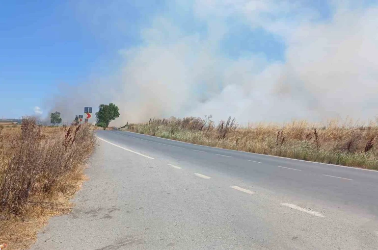 Silivri’de korkutan tarla yangını: Polis vatandaşları uyardı 
