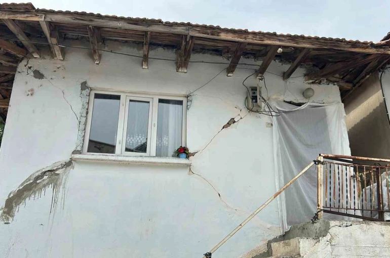 Simav beşik gibi sallanıyor 