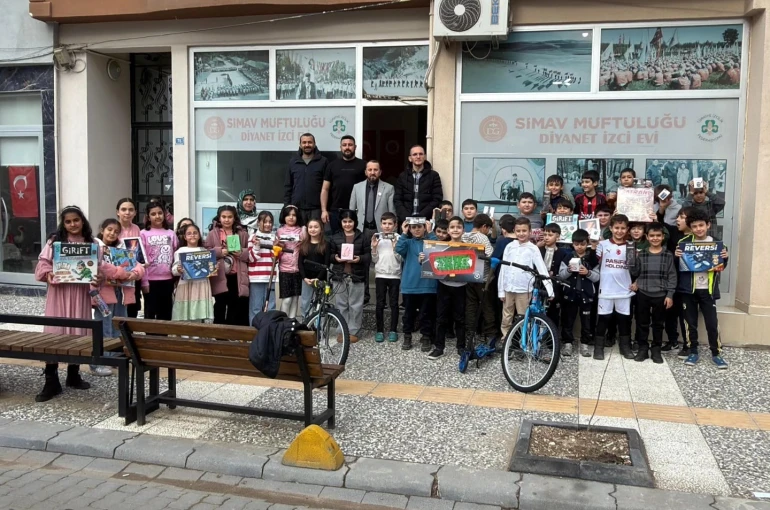 Simav Diyanet Genç Ofisi’nden öğrencilere hediye sürprizi 