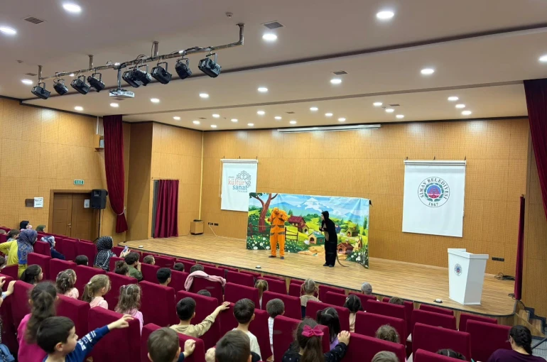 Simav’da 4-6 yaş Kur’an kursu öğrencileri tiyatroyla buluştu 