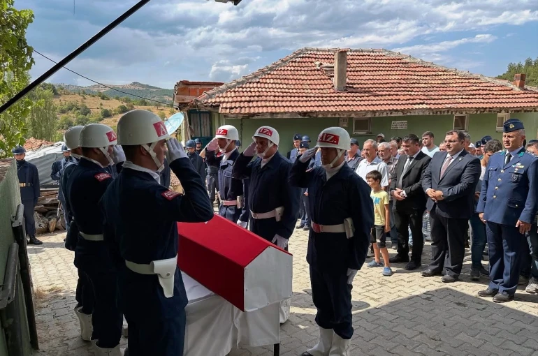 Simav’da Kıbrıs gazisi ebediyete uğurlandı 