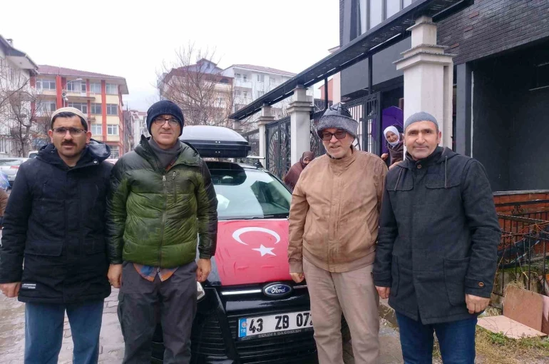 Simavlı 4 kişi özel araçlarıyla Umre yolculuğuna çıktı 