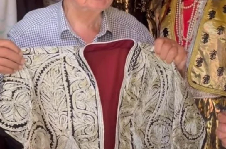 Simli gümüş iplikle işlenen nadide bir giysi ‘Sarka’ 