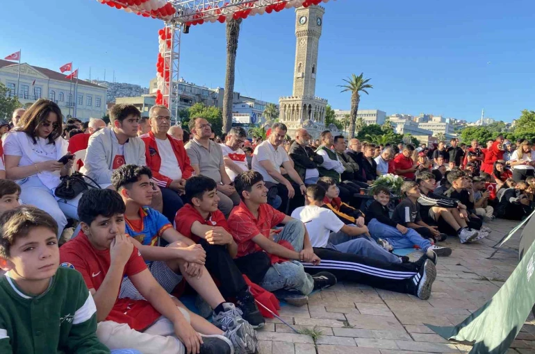 Sınav önlemleri nedeniyle meydanlarda maç yayını etkinlikleri iptal