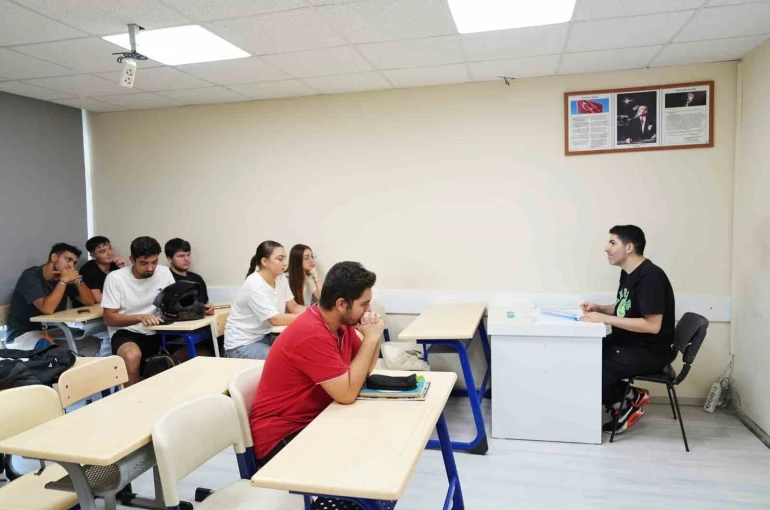 Sınavlara ücretsiz kurslarla hazırlanıyorlar 