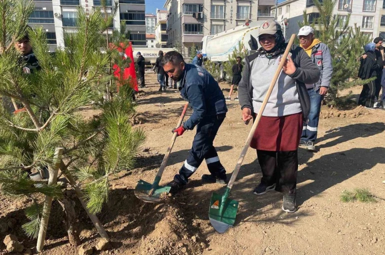 Sincan Belediye Başkanı Ercan: "Sincan’da kişi başına düşen yeşil alan için 15 metrekare civarında bir alandan söz edebiliriz" 
