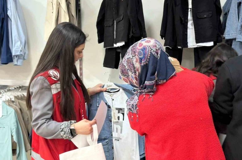 Sincan Belediyesi bin 500 çocuğa bayramlık hediye etti 