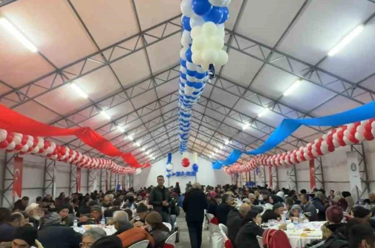 Sincan’da iftar sofraları kuruluyor, gönüller buluşuyor 