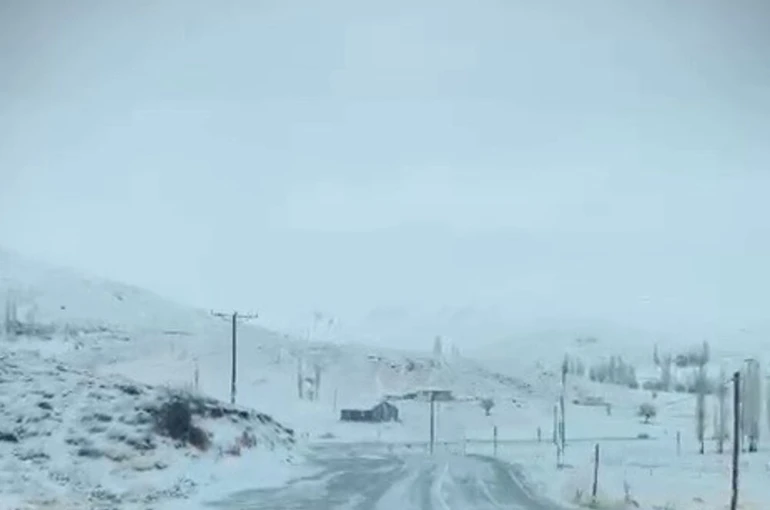 Sincik-Malatya yolunda kar yağışı etkili oluyor 