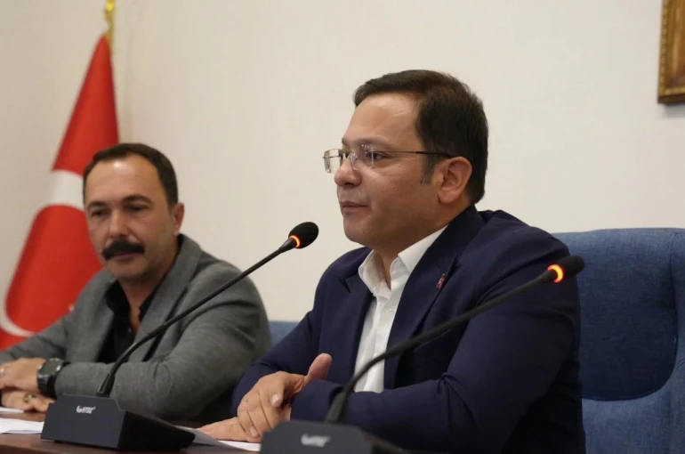 Sındırgı Belediye Başkanı Sak’a gazetecilerden büyük tepki