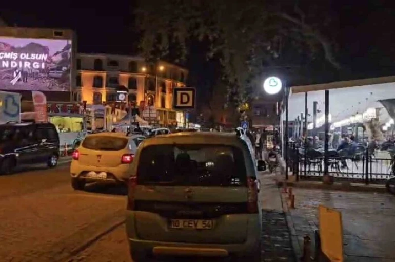 Sındırgı’da deprem paniği