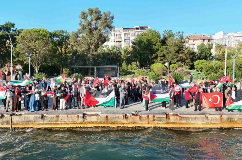 Sinop’ta balıkçılardan Filistin’e destek korteji