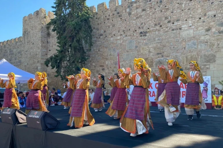 Sinop’ta Halk Oyunları Şenliği 