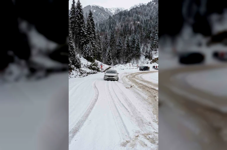 Sinop’ta kar yağışı etkili oldu, sürücüler zor anlar yaşadı