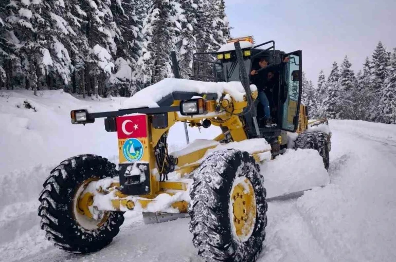 Sinop’ta karla mücadele: 4 bin km yol açıldı 