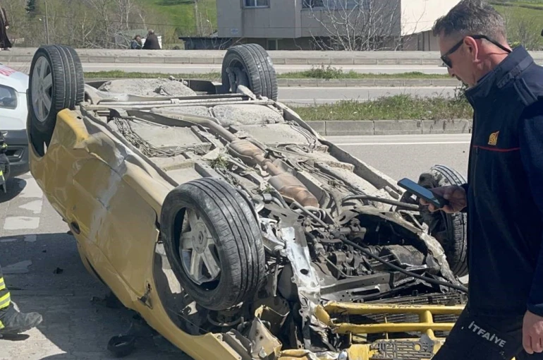 Sinop’ta kontrolden çıkan otomobil takla attı: 1 yaralı 