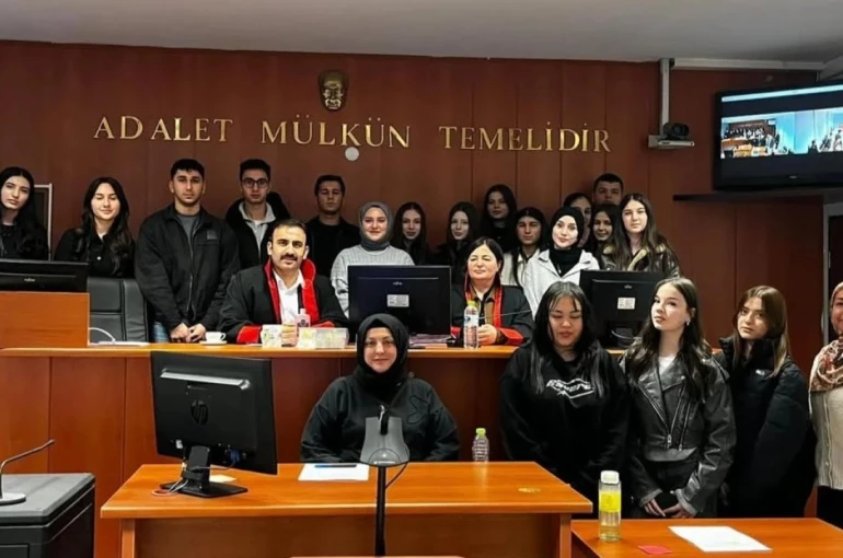 Sinop’ta öğrenciler adaletin işleyişini yerinde gözlemledi 