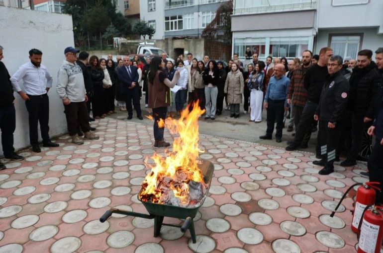 Sinop’ta yangın tatbikatı gerçeğini aratmadı 