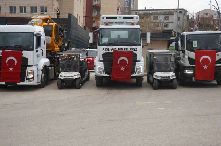 Şırnak Belediyesi araç filosunu büyütüyor: 6 yeni araç hizmete alındı 