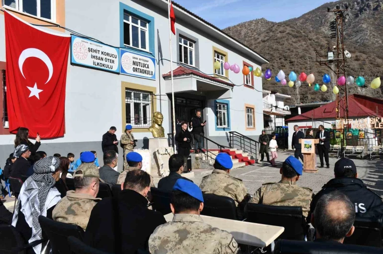 Şırnaklı öğrenciler köyde kitap yazıp imza günü etkinliği düzenledi 