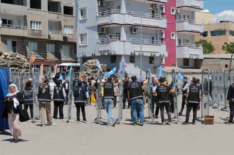 Şırnak’ta 1 Mayıs halaylarla kutlandı 