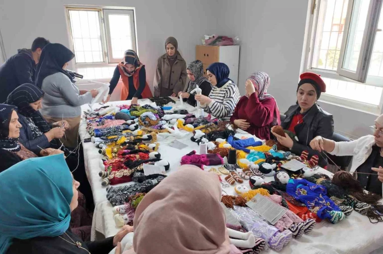 Şırnak’ta kadınlar ’Berivan bebek’ ile ailelerini geçindiriyor 