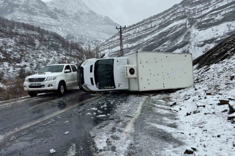 Şırnak’ta kamyonet devrildi: 1 yaralı 
