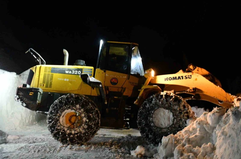 Şırnak’ta kar esareti: Açılan yollar tekrar kapanıyor 