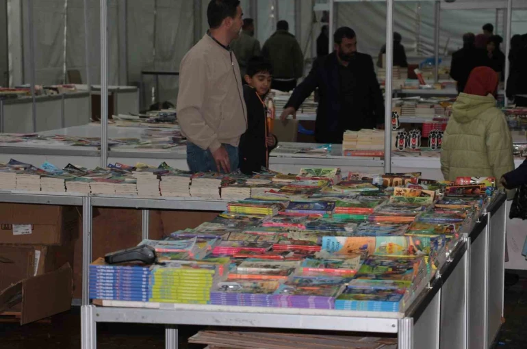 Şırnak’ta "Mezopotamya’nın Ruhunda Baharı Kitaplarla Karşılıyoruz" Kitap Fuarı ve Kültür Şöleni sona erdi 