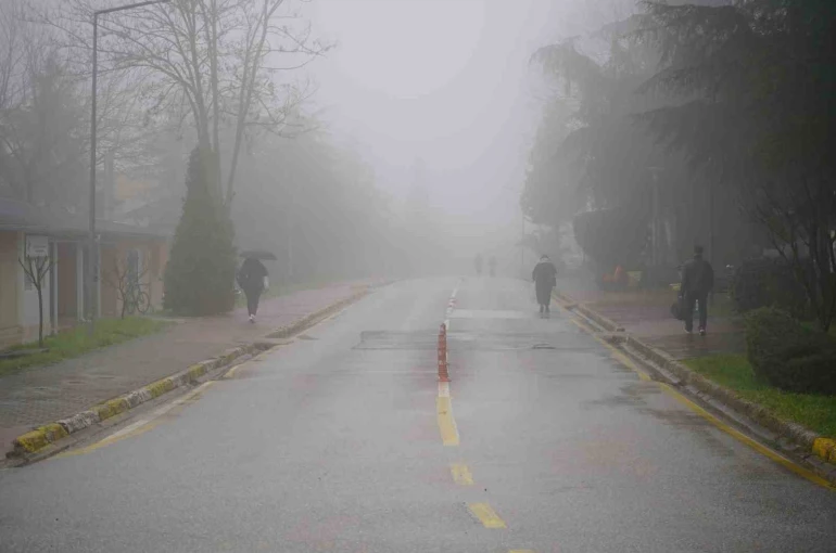 Sis ve yağmur etkili oldu: Kampüste görüş azaldı 