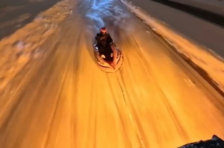 Şişme botu kızak yapıp ATV araçla çektiler 