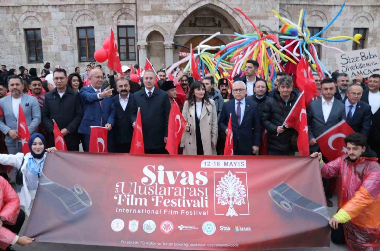 "Sivas Uluslararası Film Festivali" kortej yürüyüşüyle başladı 
