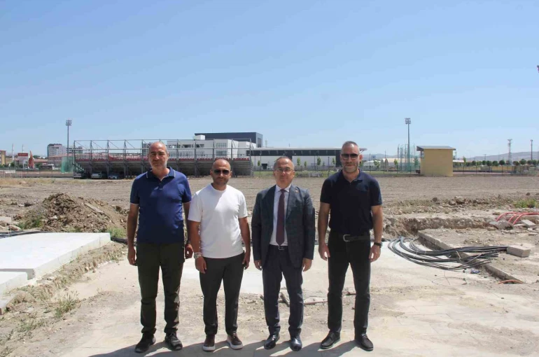 Sivas’a modern futbol sahası 
