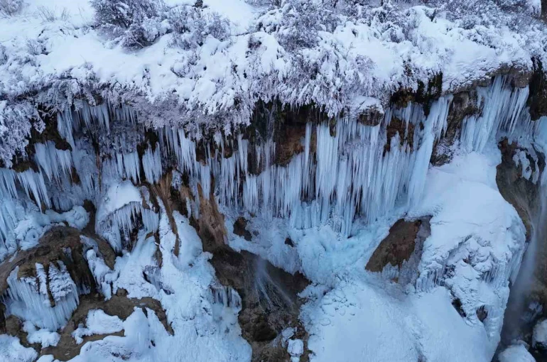 Sivas’ın Kardeniz’i beyaza büründü 