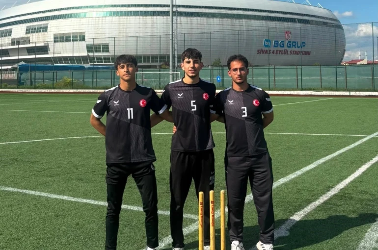 Sivaslı sporcular milli takım yolunda 